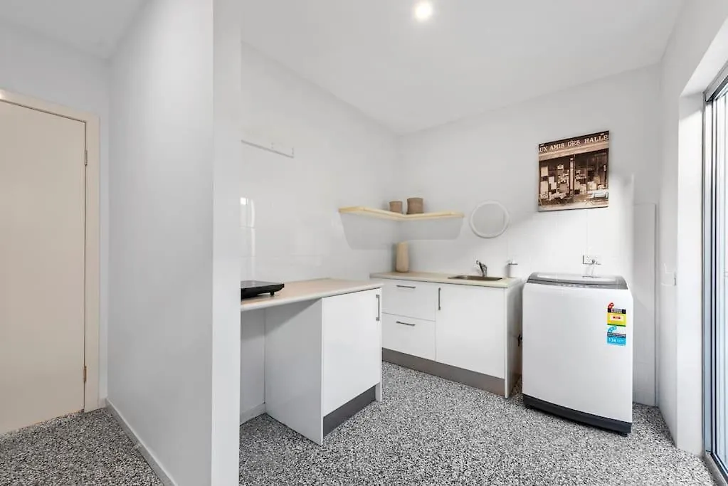 Apartment Scarborough Beach Break Holidays - Unit 3