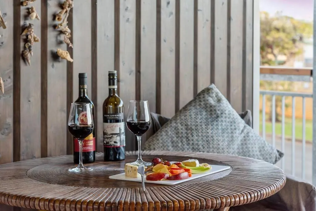 Scarborough Beach Break Holidays - Unit 3 Apartment